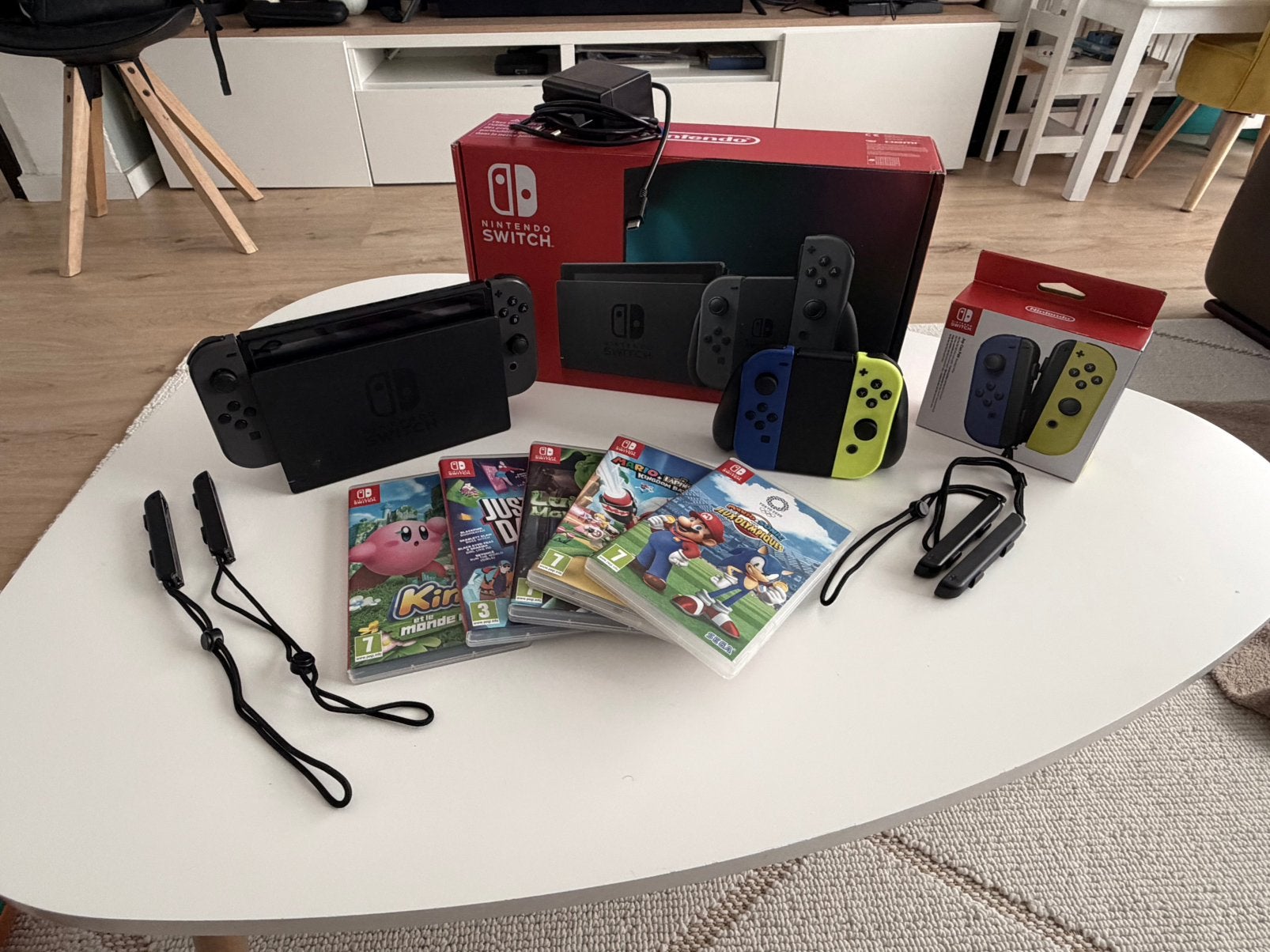 Nintendo Switch avec jeux et accessoires. Ensemble ou séparé, Switch 2019 Upgrade, Enlèvement ou Envoi, Comme neuf, Avec 3 manettes ou plus