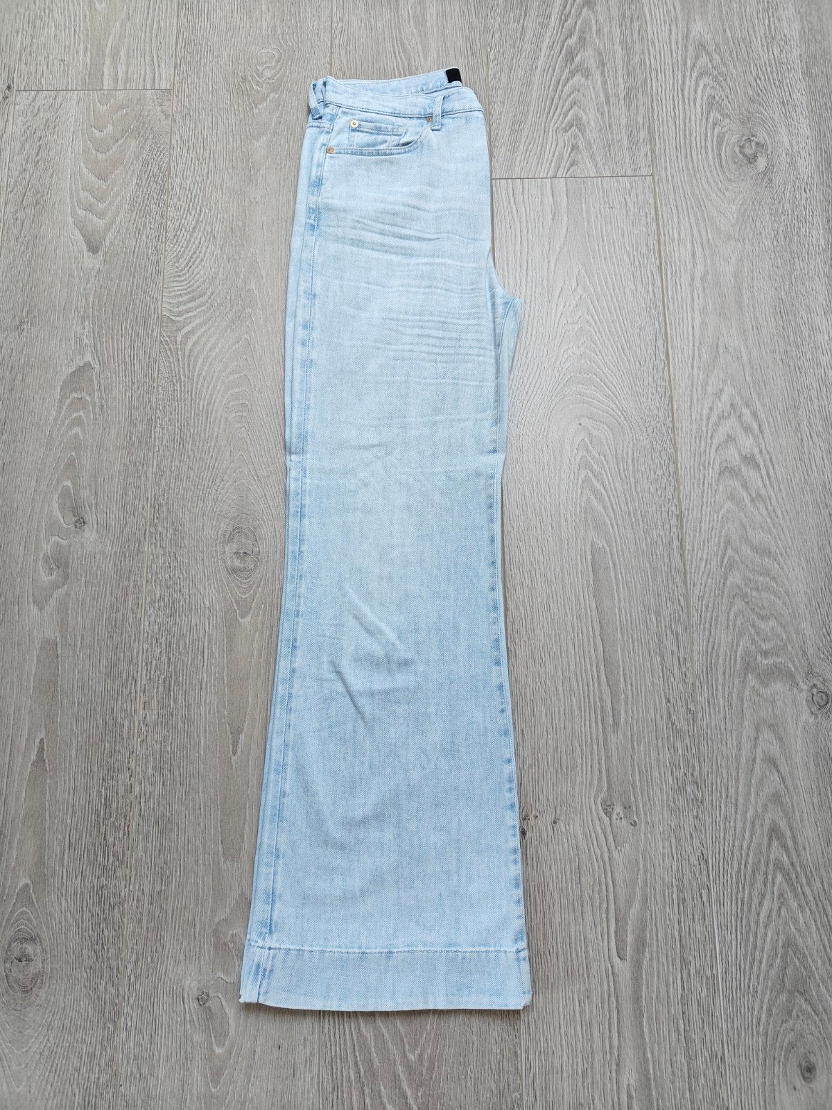 Seven for all Mankind, Enlèvement