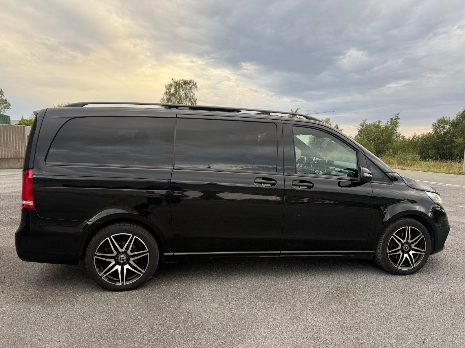 Mercedes V300d 4 matic AMG line facelift, Auto's, Automaat, 174 kW, Euro 6, Zwart