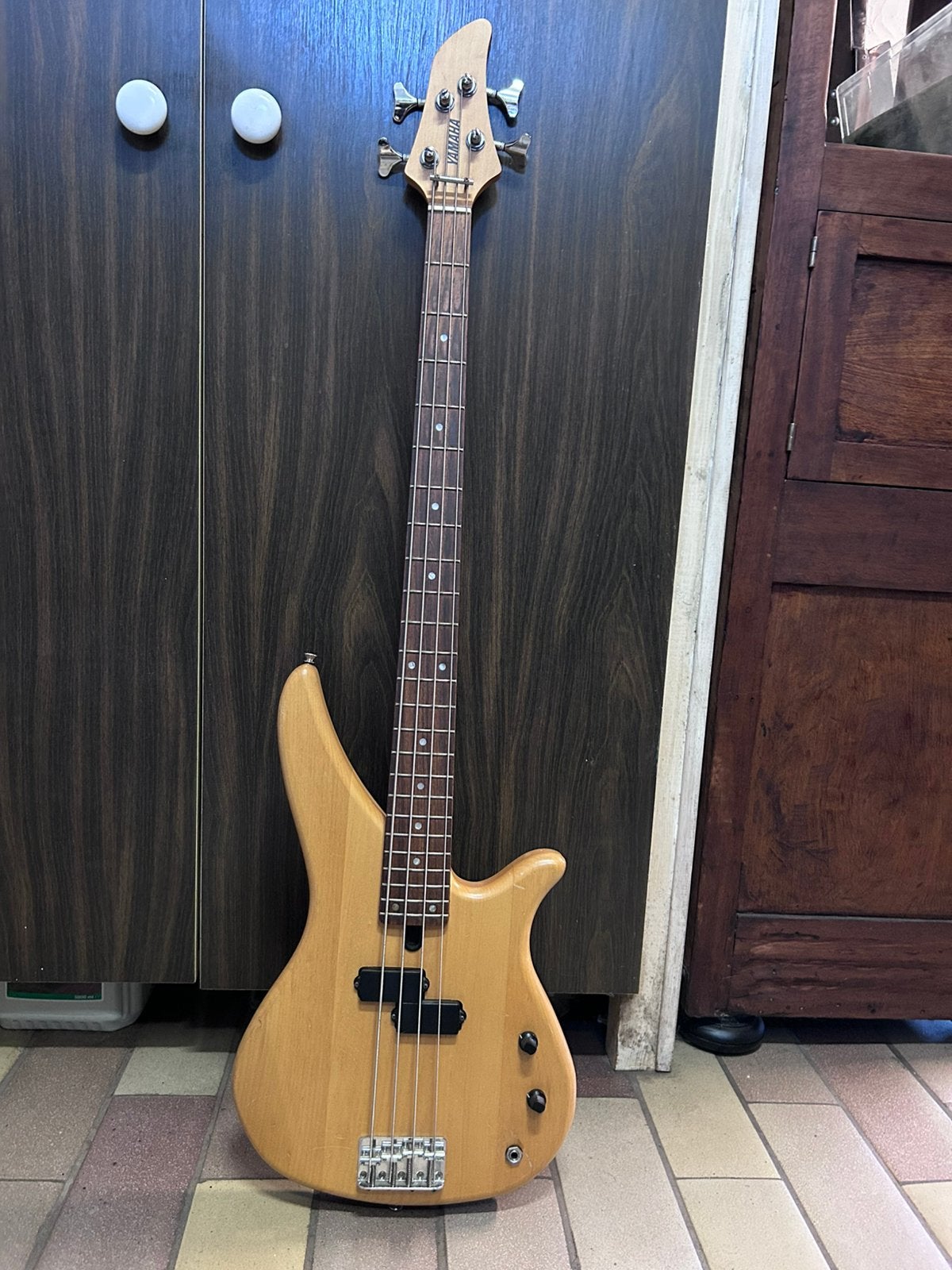 Yamaha elektrische basgitaar 4-snarig, Musique & Instruments, Instruments à corde | Guitares | Basses, Enlèvement, Utilisé