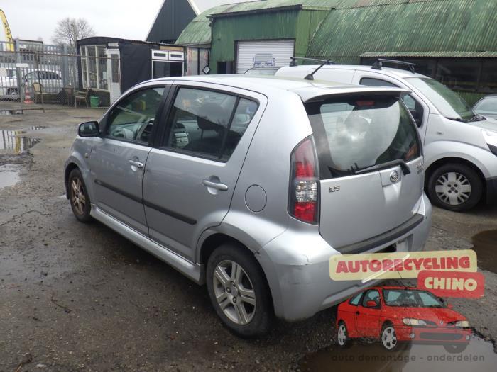 Achterlicht links van een Daihatsu Sirion, Gebruikt, Daihatsu, -, -