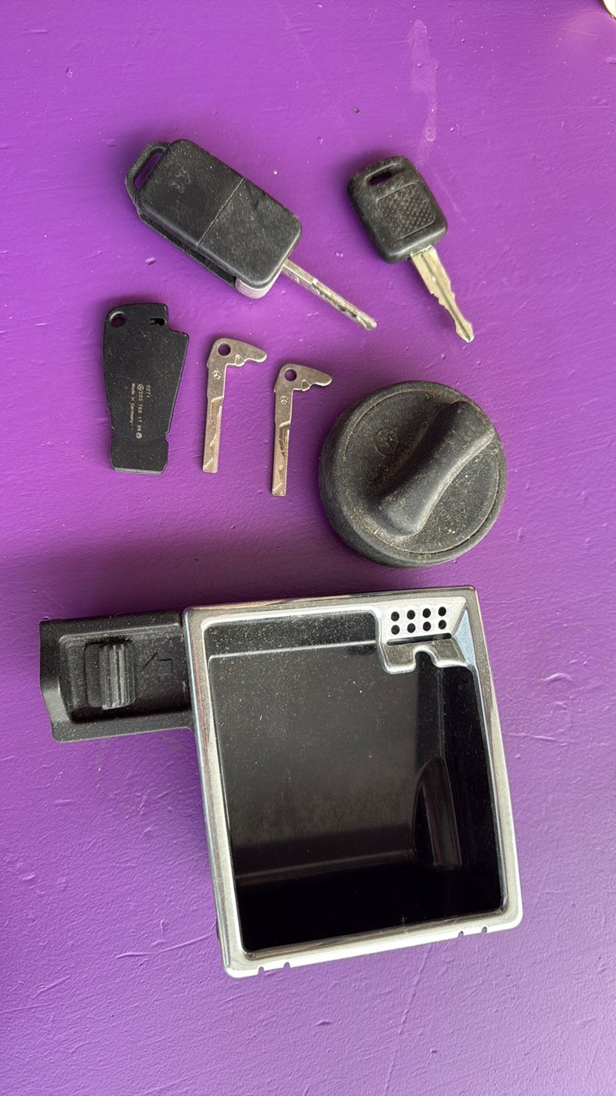 Stukken uit een oude mercedes, Ophalen