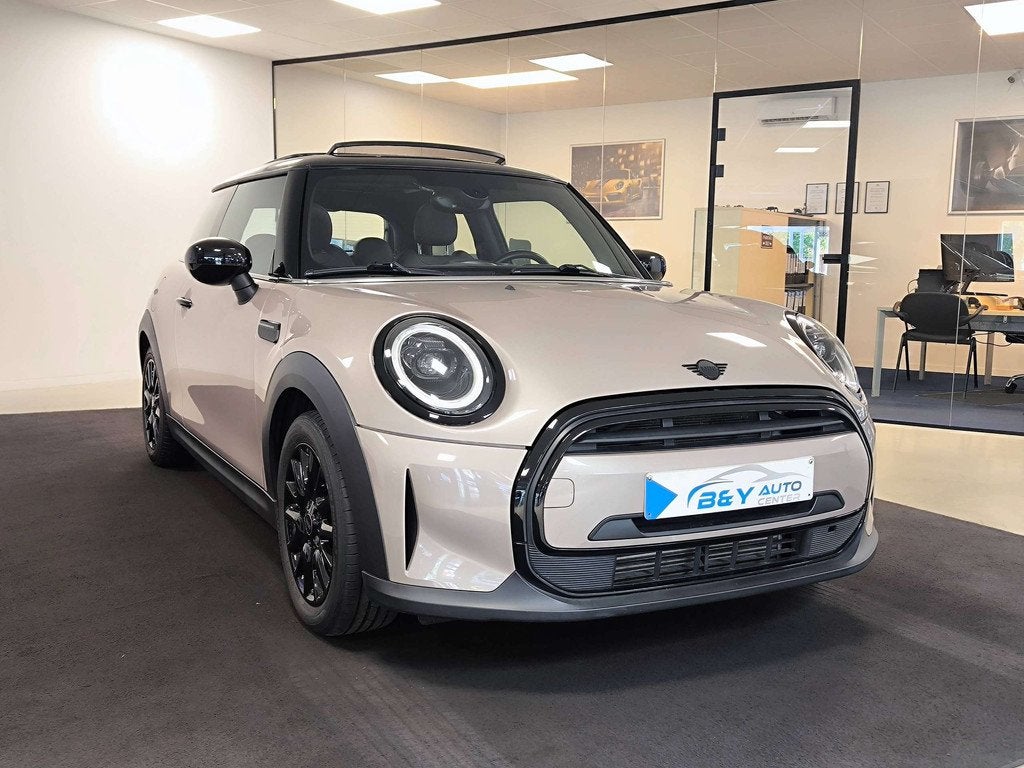 MINI Cooper 1.5 Automaat / PanoDak / Leder (bj 2022), Auto's, 4 zetels, 136 pk, Beige, Leder