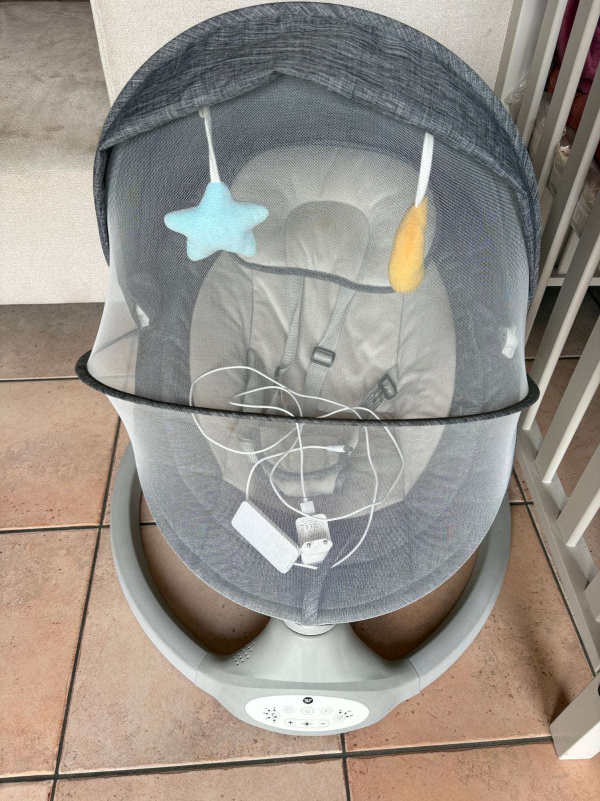 Bebies First Babyswing Relax avec capuche et télécommande, Enfants & Bébés, Relax bébé, Comme neuf, Enlèvement