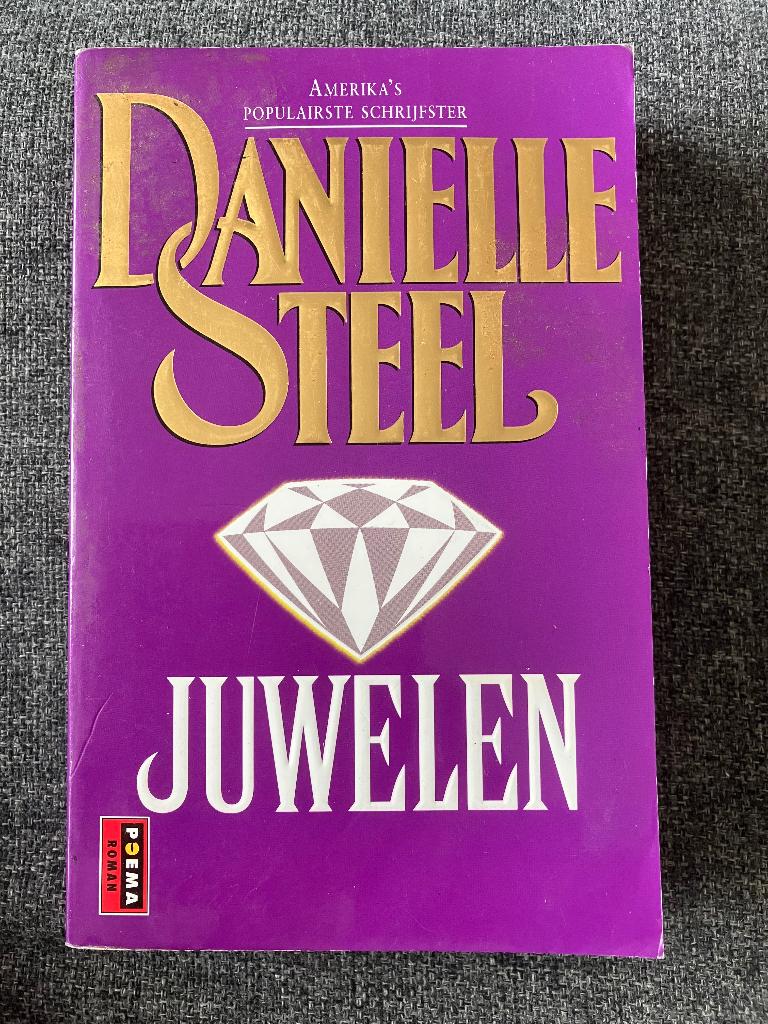 Danielle Steel - Juwelen, Boeken, Ophalen of Verzenden, Gelezen, Danielle Steel