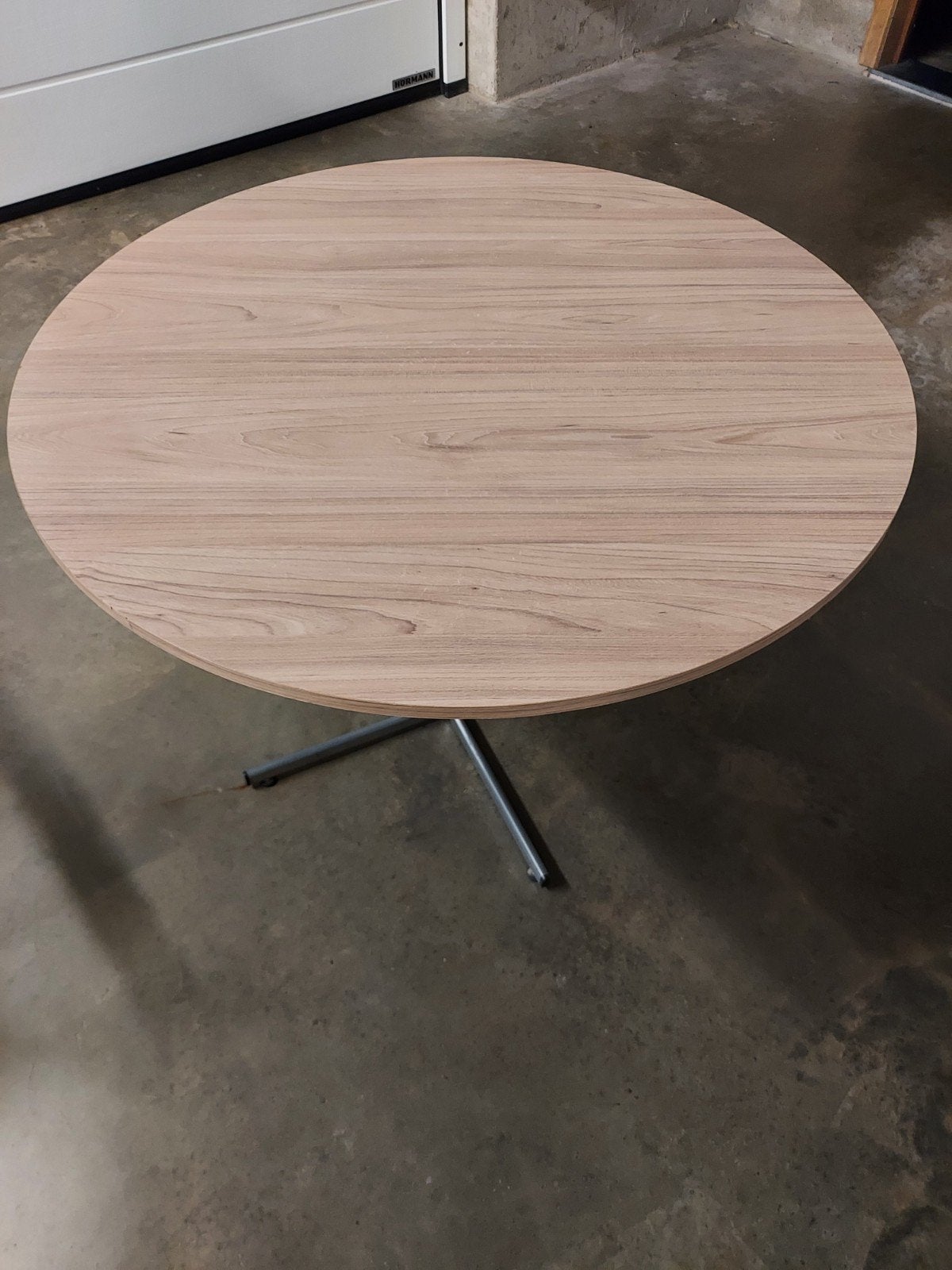 tafel rond doorsne 90cm met kruis voet. geen stoelen !!., Huis en Inrichting, Tafels | Eettafels, Ophalen, Zo goed als nieuw, Vier personen