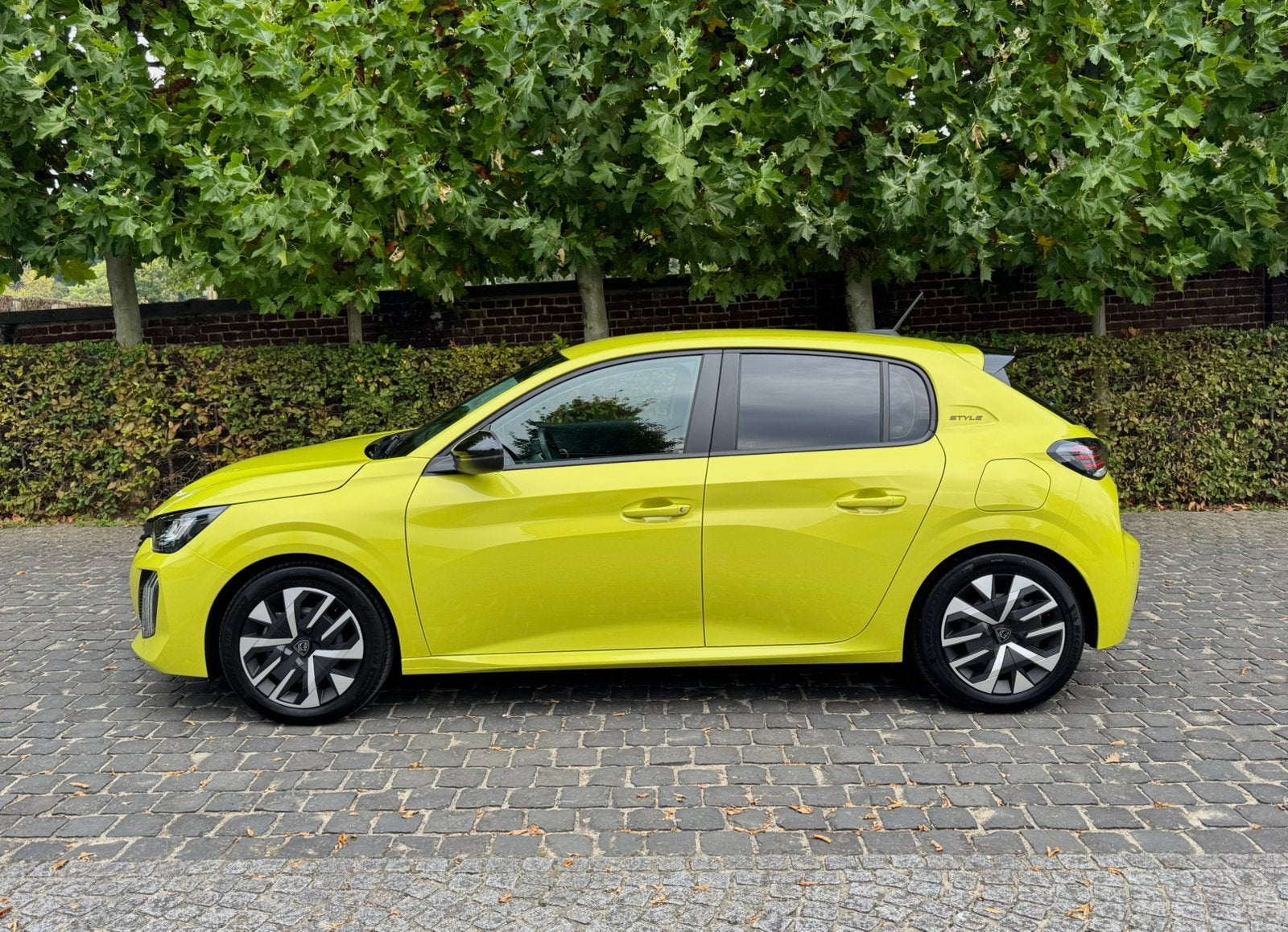 PEUGEOT 208 05-2025 benzine 100pk / Carplay / 18.000km, Auto's, Bluetooth, Euro 6, Overige kleuren, Bedrijf