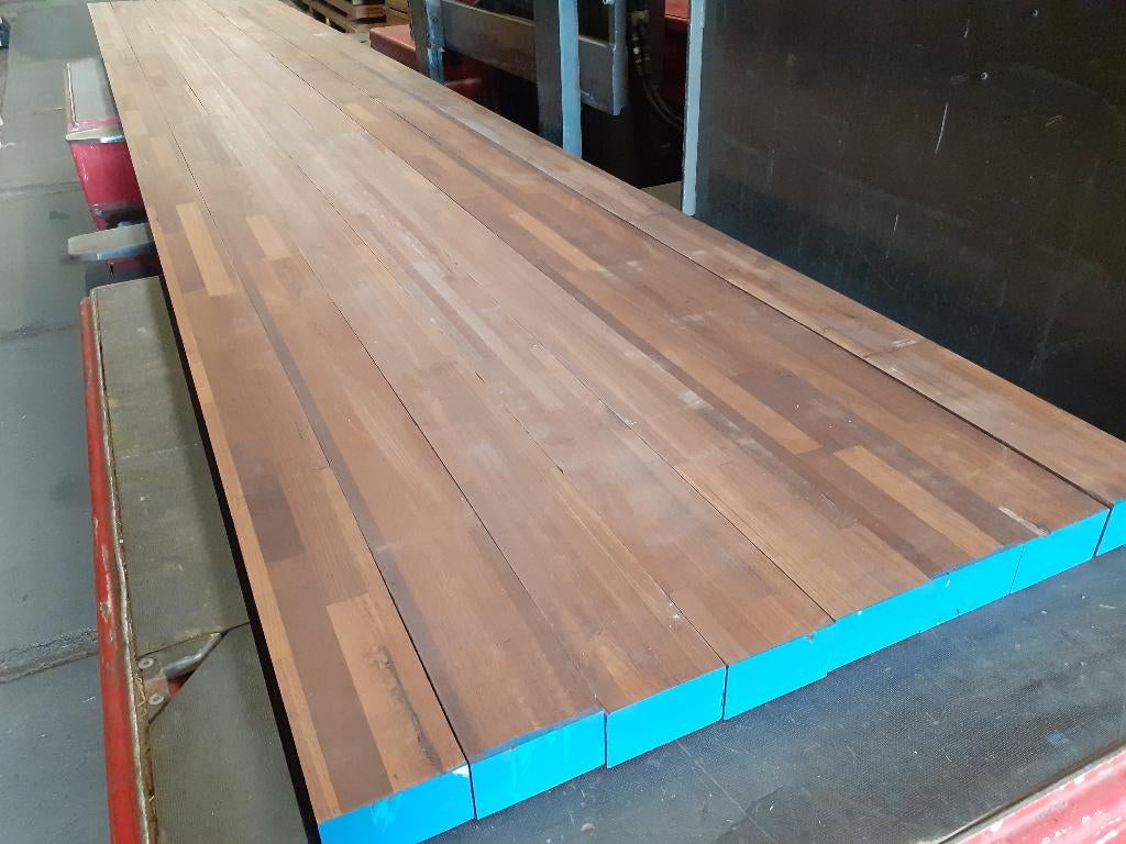 Cadre Thermowood en bois 70x120x5900mm - 90 euros l'unité, Neuf, Enlèvement ou Envoi, Bois dur, 250 cm ou plus