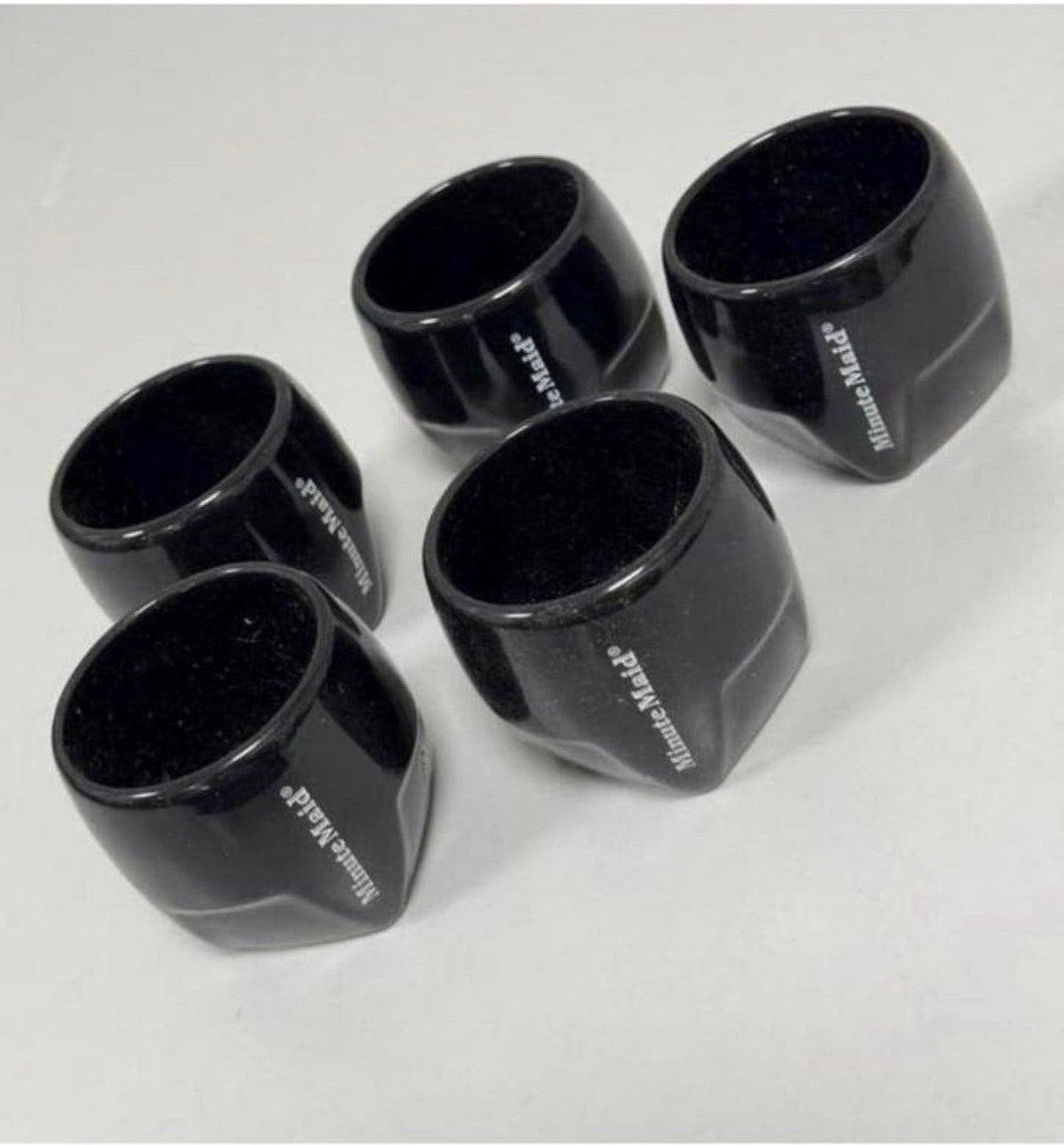 5x Mini gobelet en verre à liqueur Minute Maid noir, Enlèvement ou Envoi, Comme neuf, Verres et Verres à shot