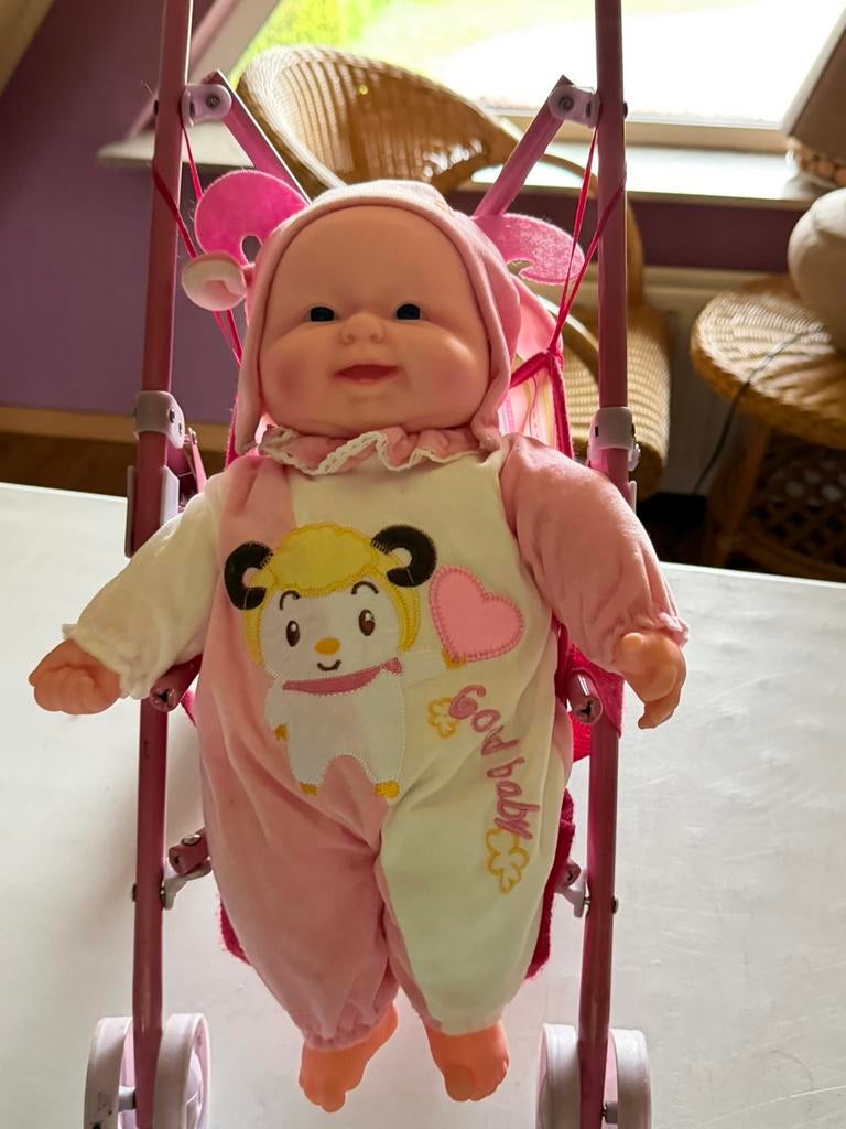 Mooie wenende pop in buggy’tje, Ophalen, Zo goed als nieuw