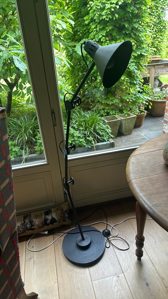 Industriële vloerlamp in ijzer, Ophalen, Zo goed als nieuw