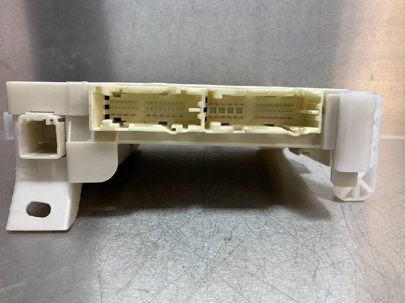 ZEKERINGKAST Toyota Yaris III (P13) (|8273052K40|), Gebruikt, Toyota