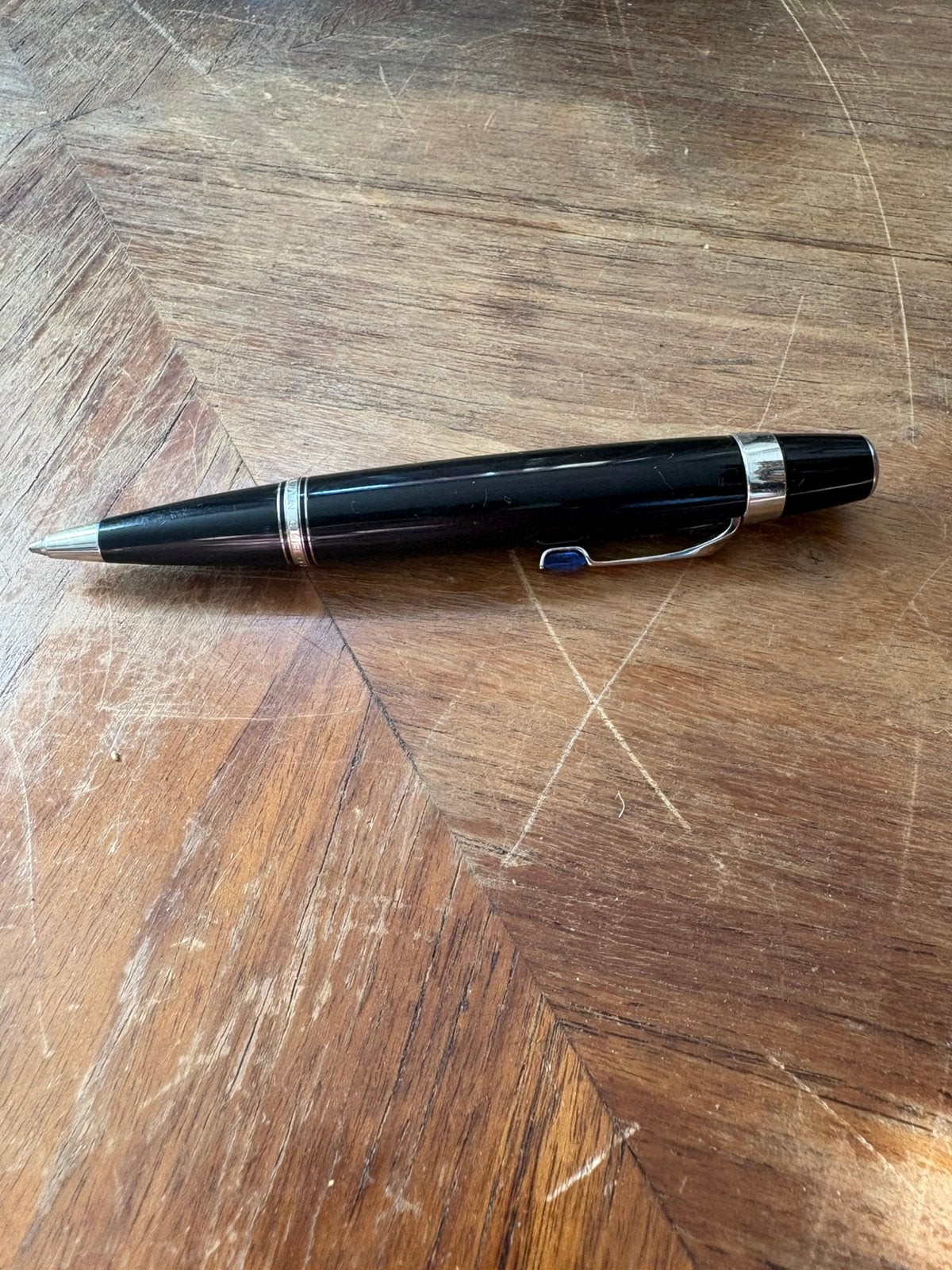Stylo bille Montblanc Bohème Bleu (Saphir synthétique), Collections, Stylos, Enlèvement ou Envoi, Comme neuf, Stylo