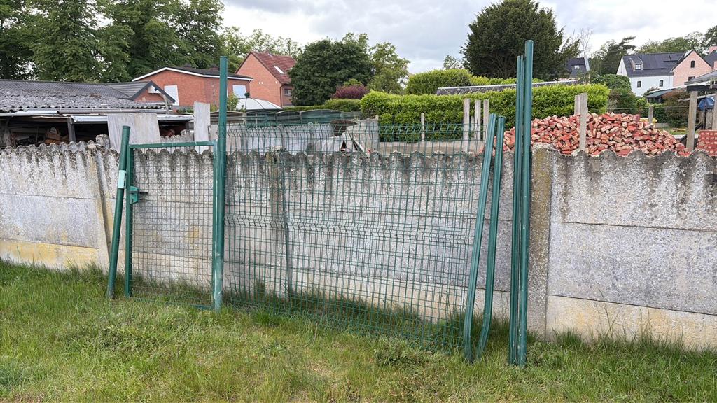 Bekaert poortje met twee draadpanelen en verschillende palen, Tuin en Terras, Ophalen, Met poort, Gebruikt, Tuinhek