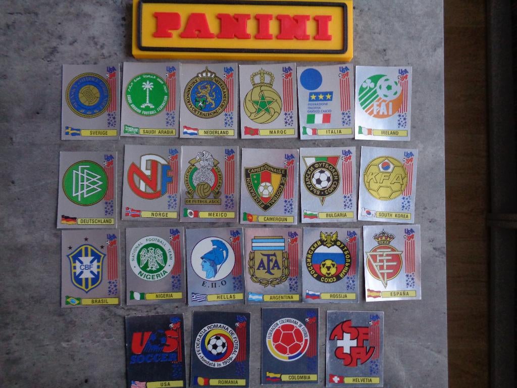 PANINI VOETBAL STICKERS WORLD CUP 94 USA WK EMBLEMEN 22X, Ophalen of Verzenden, Zo goed als nieuw