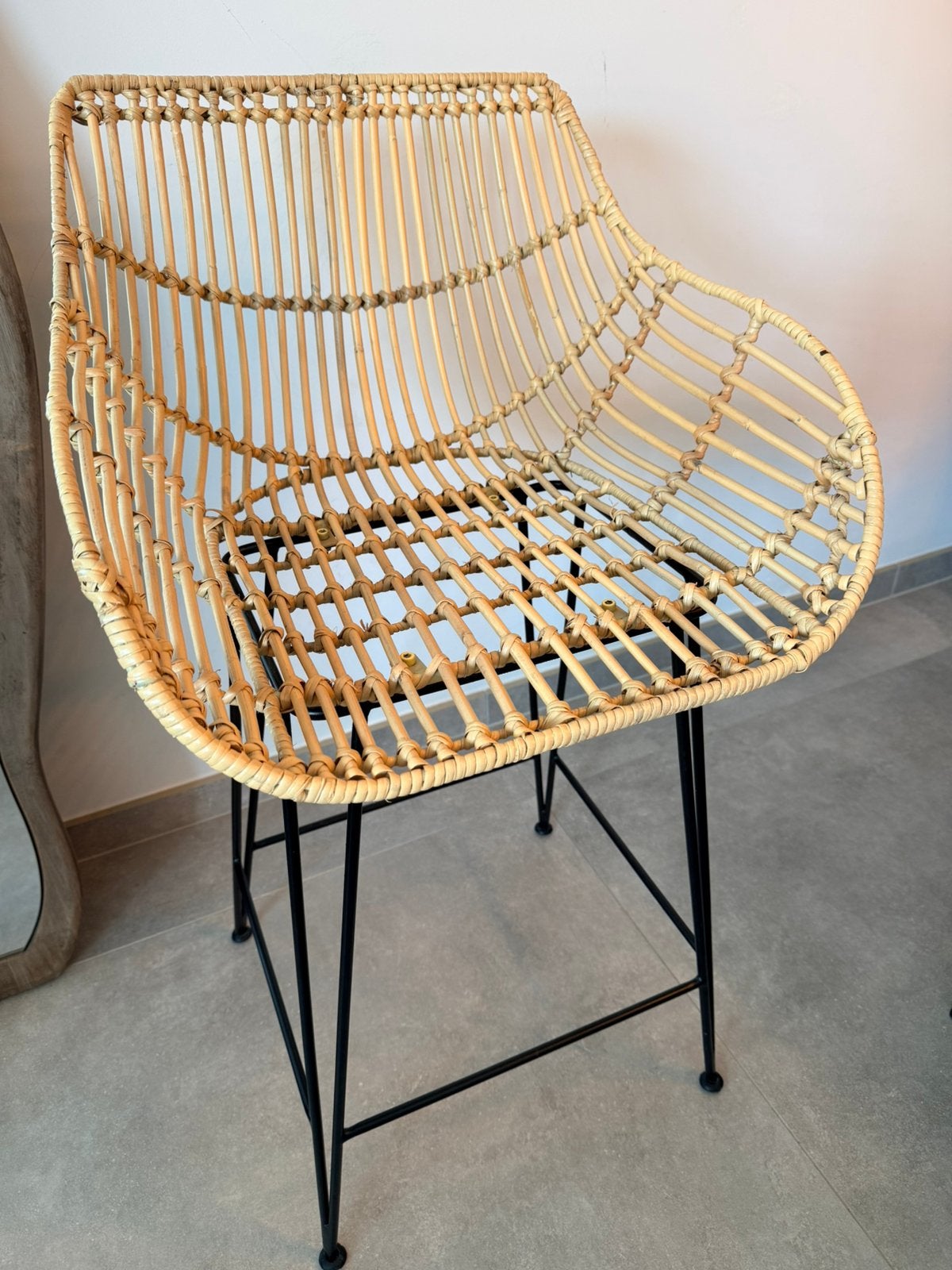 Set van 4 rotan barstoelen – 65 cm – Ibiza / Japandi, 4 tabourets, Comme neuf, Enlèvement, Bois