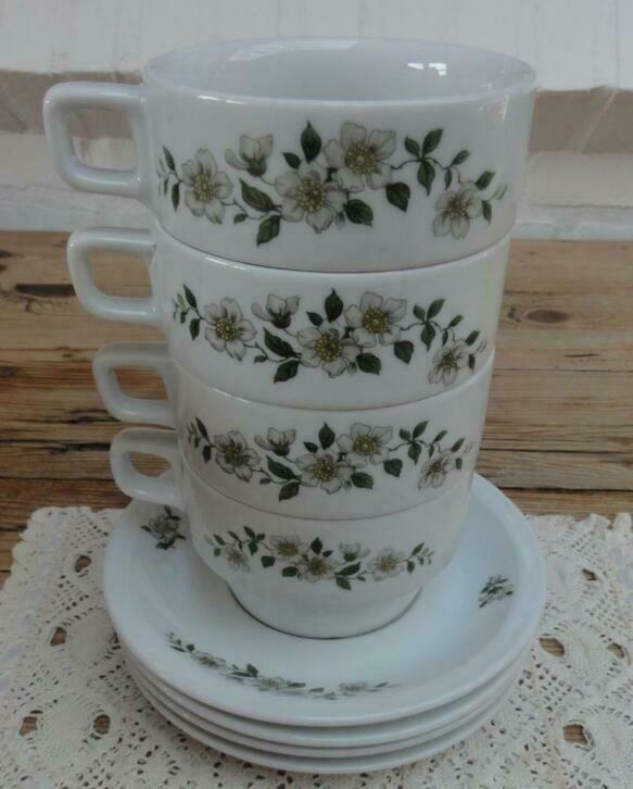 4 Kleine soepkoppen & schotels met witte bloemetjes, Huis en Inrichting, Keuken | Servies, Gebruikt, -, -, Overige typen