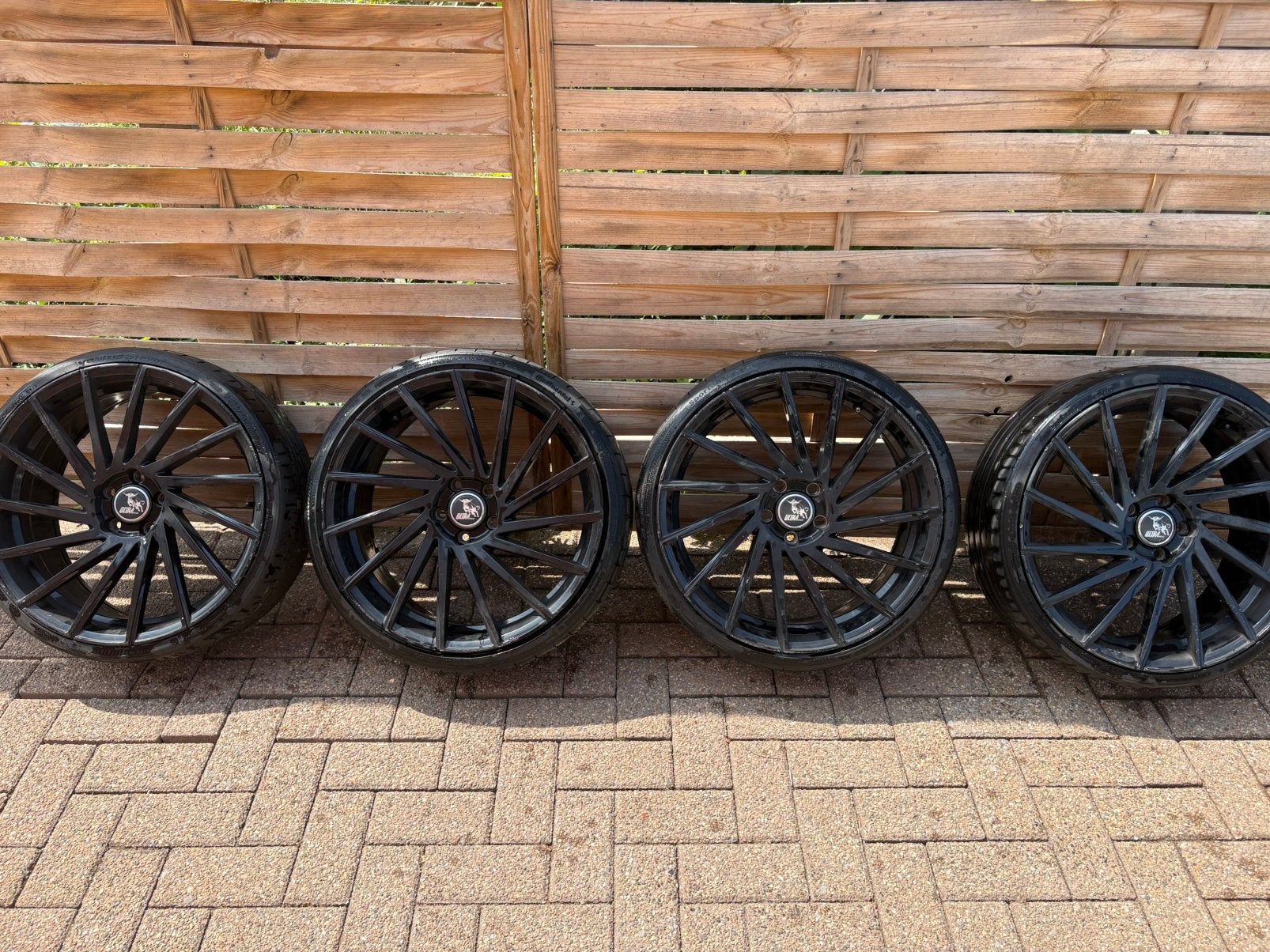 Ultra wheels, Ophalen, Band(en)