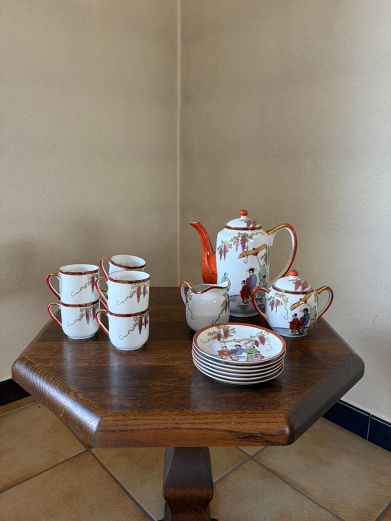 Porseleinen servies met Aziatisch motief  ~ complete set, Antiek en Kunst, Antiek | Servies compleet, Ophalen