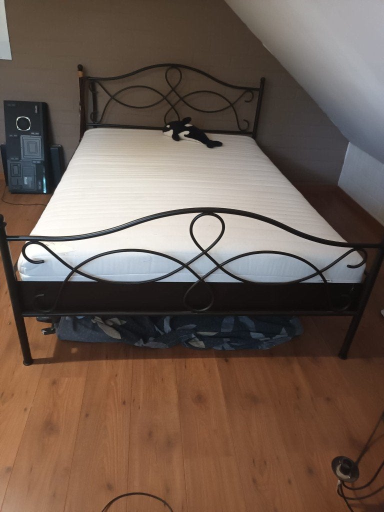 smeedijzeren bed 14O +Lattenbodem + Sultan matras ikea, Ophalen, Gebruikt, Bruin, Tweepersoons