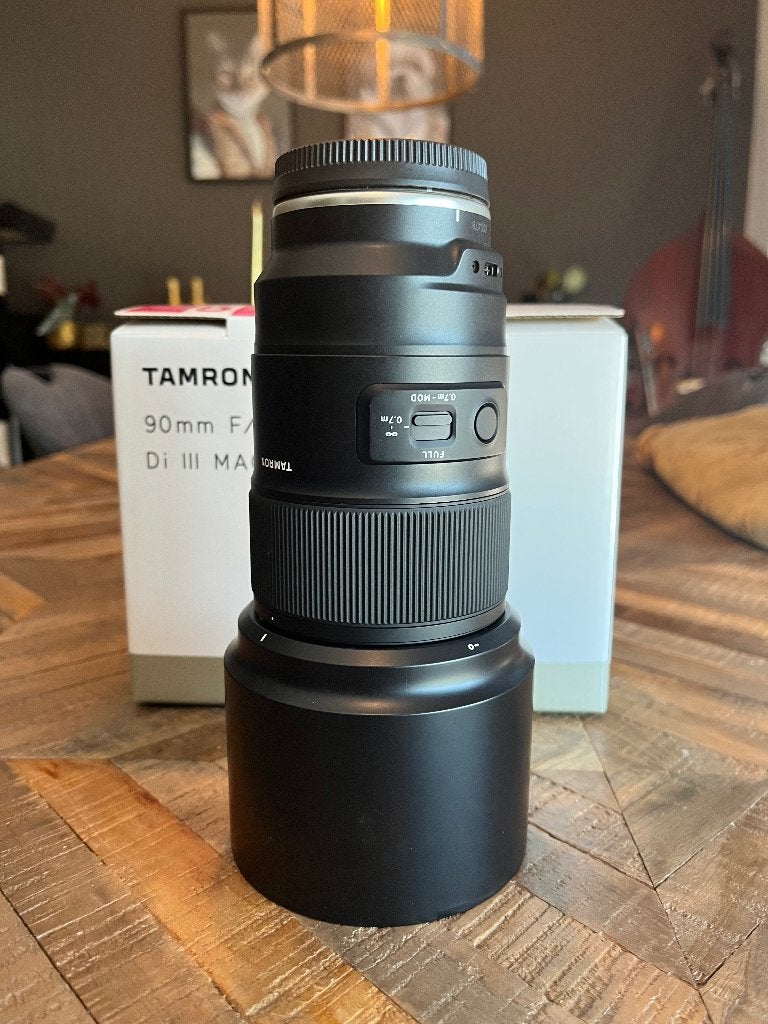 Tamron 90mm f2.8 Di III Macro VXD, 90 mm, Monture Sony E, Comme neuf, Objectif macro