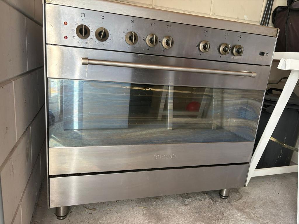 Cuisinière au gaz naturel avec four électrique, Enlèvement, Comme neuf