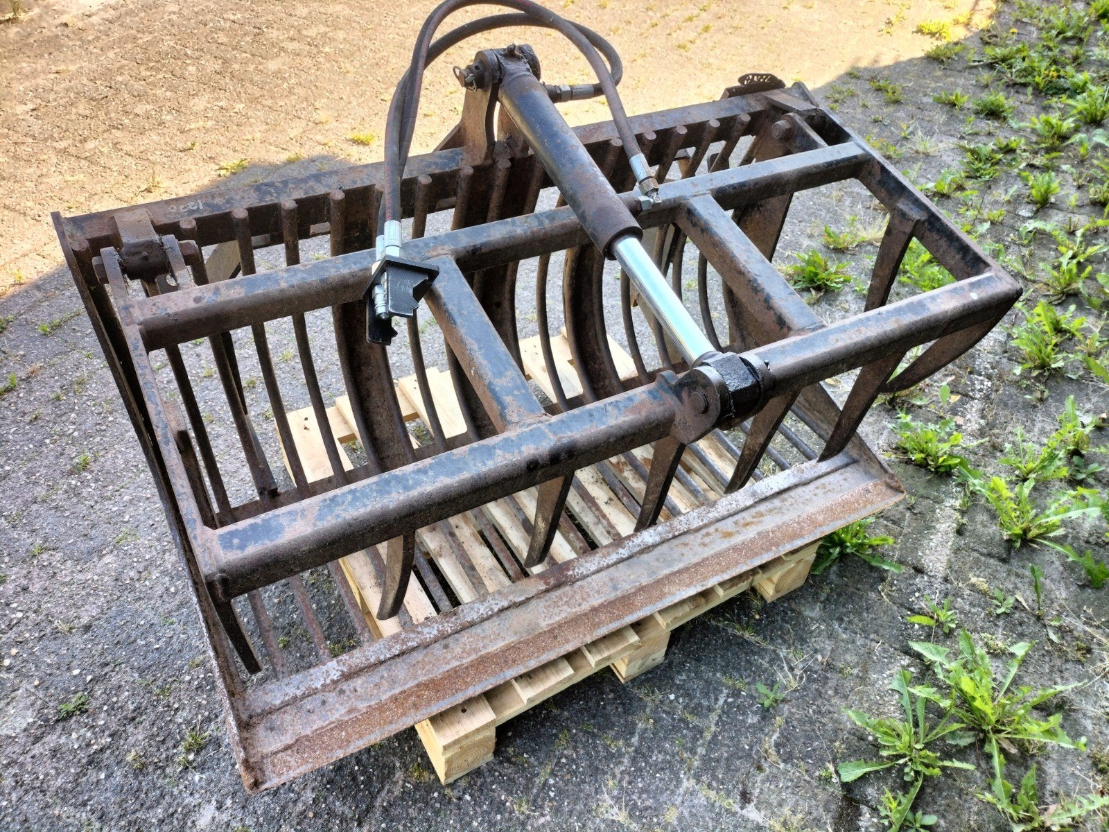 Jako puinbak met klem mestklem 1270, Ophalen