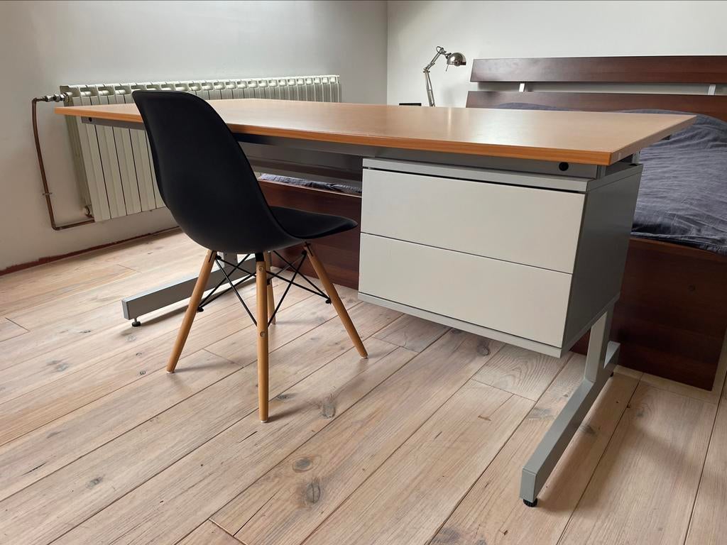 Bureaus van hout/metaal met dubbele laden, Huis en Inrichting, 160 cm, Hout, Zo goed als nieuw, IKEA