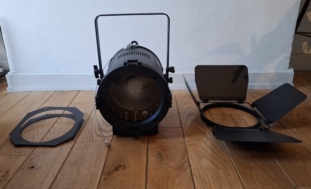 BeamZ Professional BTF200CZ fresnel zoom 200W LED RGBW, Ophalen of Verzenden, Zo goed als nieuw, Licht, Kleur