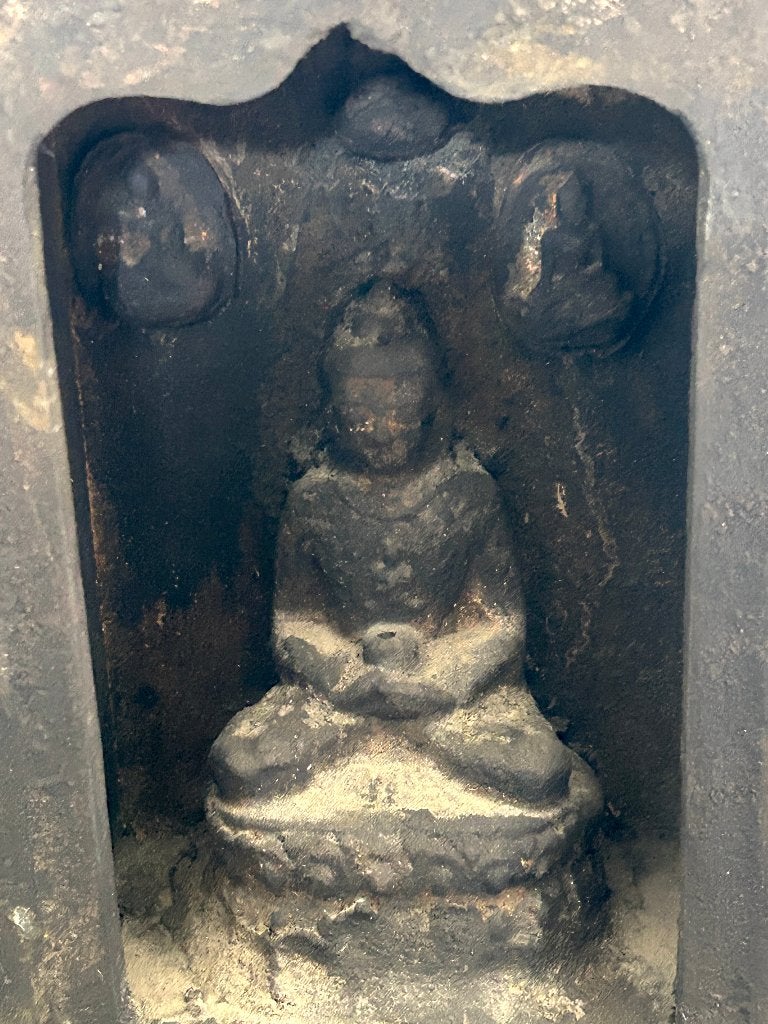 Oud gesneden houten huisaltaar met Boeddha - Nepal, 31 cm, Ritueel object, Hout, Zwart
