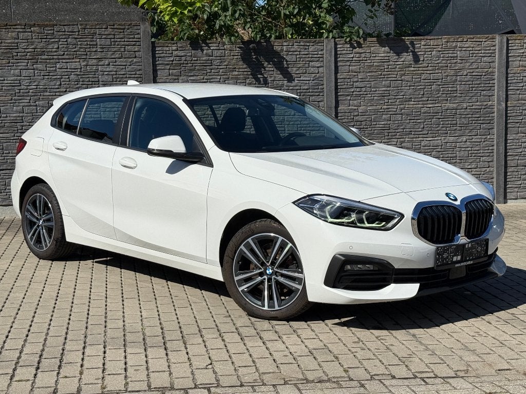 BMW 118 i Automaat "Navigatie/LED/Apple carplay", Auto's, Verwarmde buitenspiegels, https://public.car-pass.be/vhr/f7b54cee-9618-403f-aedf-bbcd1e85fbe4