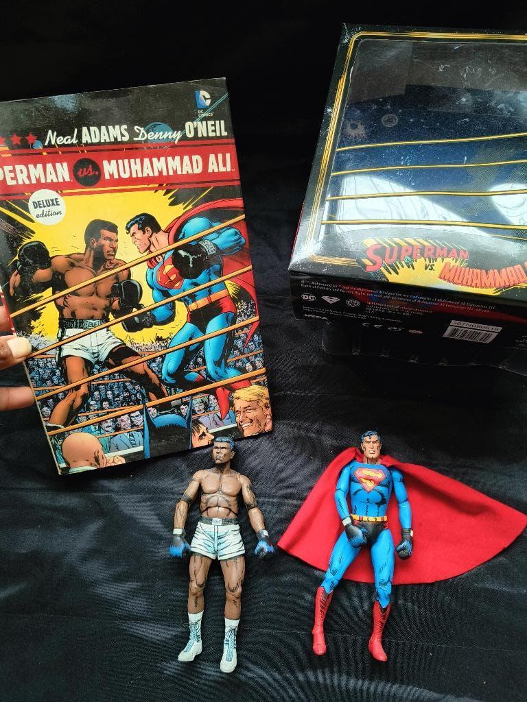 Lot bande dessinée + figurines Superman vs Mohamed Ali, Verzamelen, Beelden en Beeldjes, Zo goed als nieuw, Overige typen, Verzenden