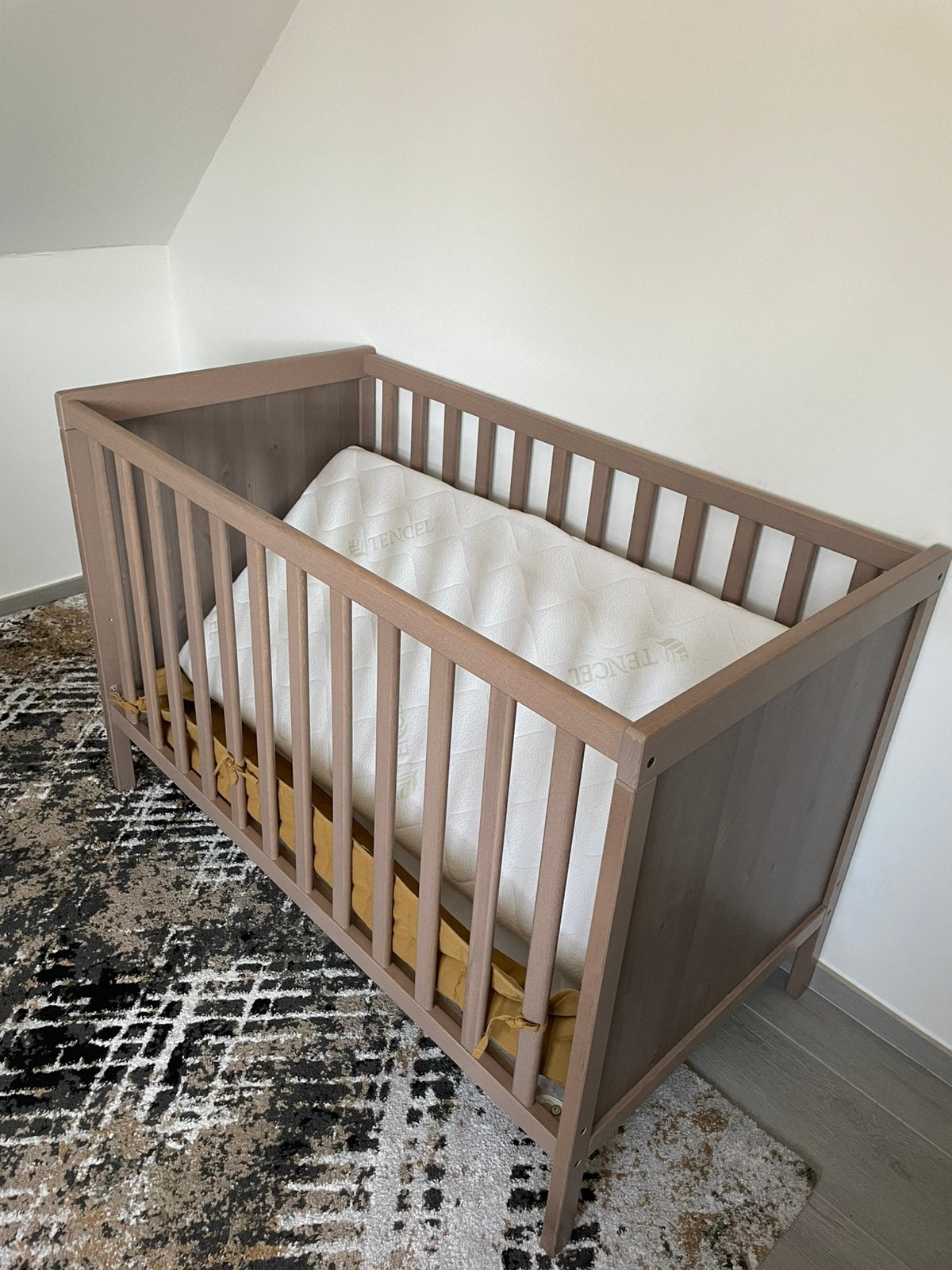 Babybed 60x120 in zeer goede staat, Kinderen en Baby's, Ophalen, Zo goed als nieuw