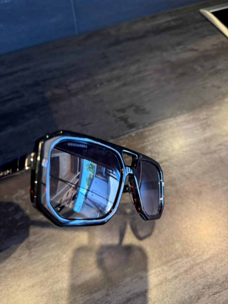 Nieuwe dsquared 2 zonnebril, Ophalen of Verzenden, Nieuw, Zonnebril