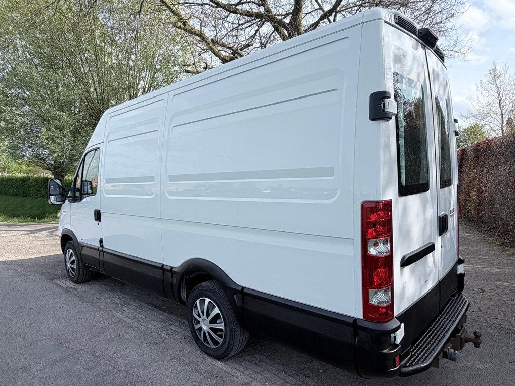 Iveco Daily Zelfbouwcamper - Automaat - 3300 kg sleep !, Auto's, Gebruikt, Elektrische ramen, 4 cilinders, 136 pk