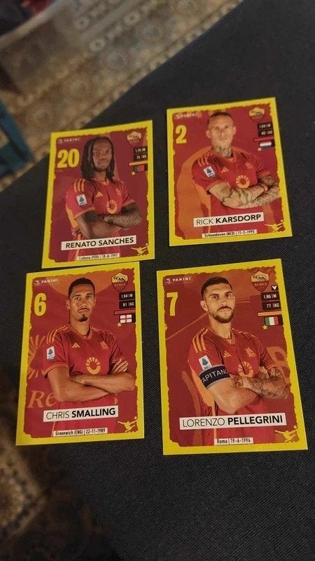 Panini / 4 Stickers / AS Roma / Calciatori 2023-2024, Ophalen of Verzenden, Nieuw, Poster, Plaatje of Sticker