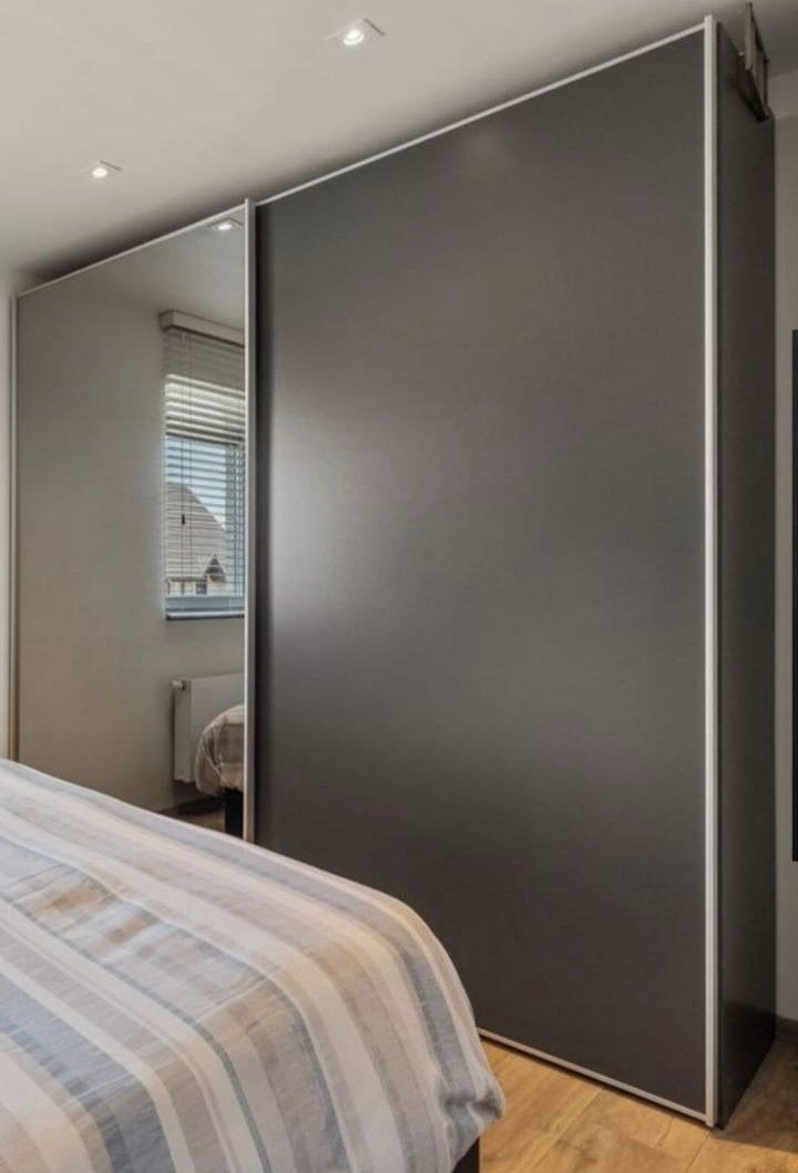 dressing kast met schuifdeuren en spiegel, Huis en Inrichting, Kasten | Kleerkasten, Ophalen, Zo goed als nieuw