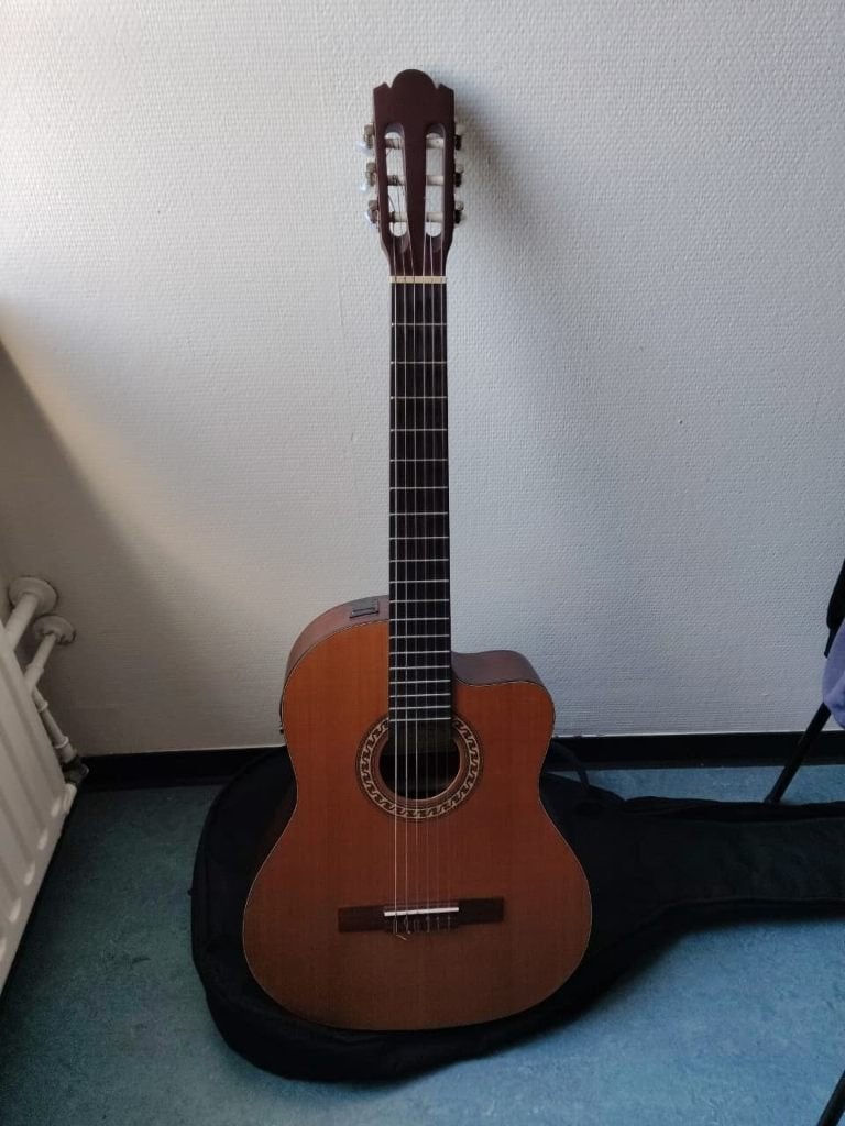 Electro-Acoustic Classical Guitar (Morgan CG 11), Musique & Instruments, Instruments à corde | Guitares | Acoustiques, Comme neuf