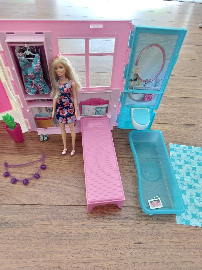 Barbie compact huis inclusief pop , Ophalen, Gebruikt, Barbie
