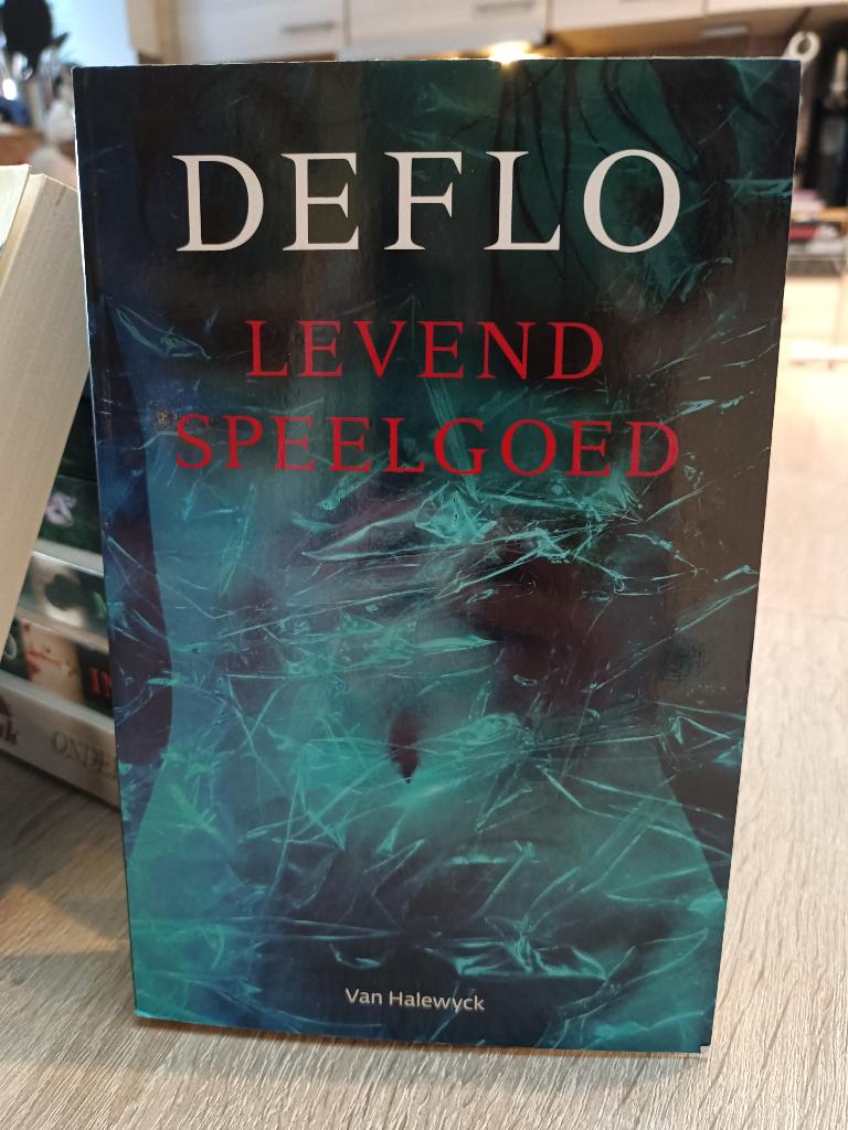Luc Deflo - Levend speelgoed, Boeken, Ophalen of Verzenden, Zo goed als nieuw, België