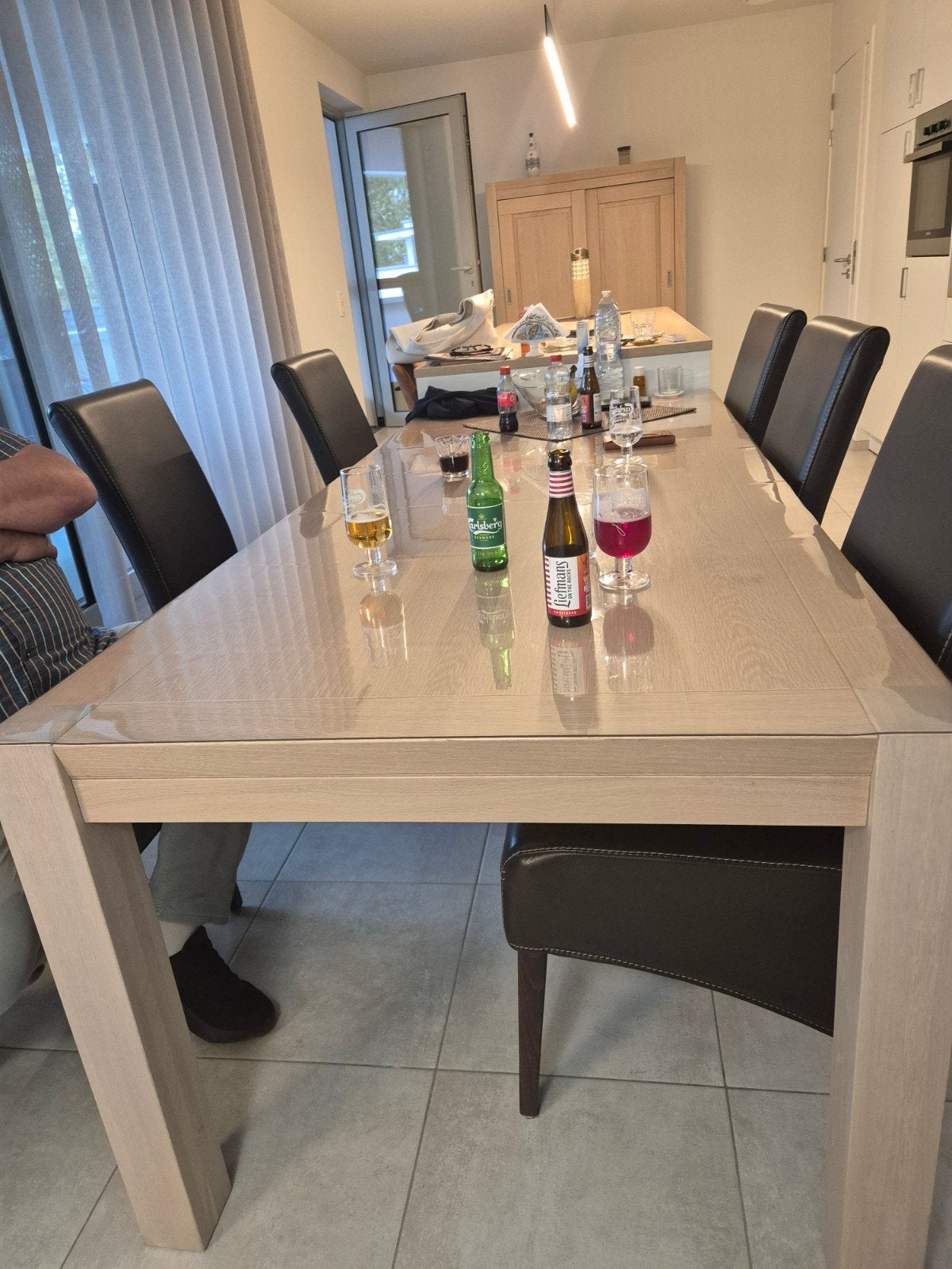 GROTE EETTAFEL EN STOELEN, Ophalen, Nieuw