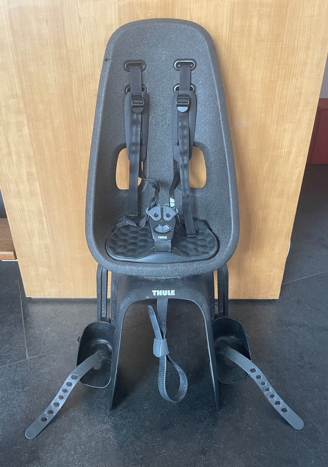 Thule fietsstoel, Fietsen en Brommers, Fietsaccessoires | Fietsstoeltjes, Ophalen, Gebruikt, 9 t/m 18 kg, Achterzitje