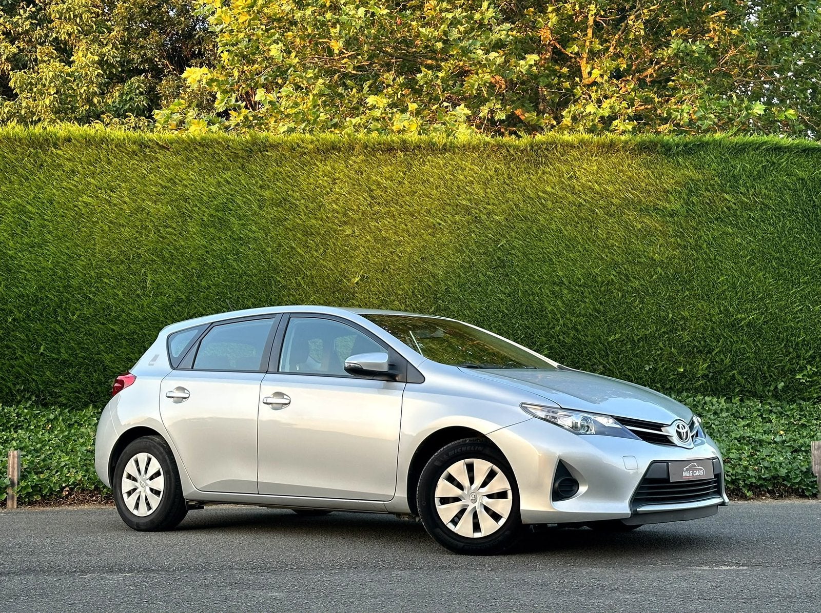 Toyota Auris 1.3 Benzin / Km 161.000 / Bj 2013, Auto's, Toyota, Voorwielaandrijving, Euro 5, Stof, Zwart