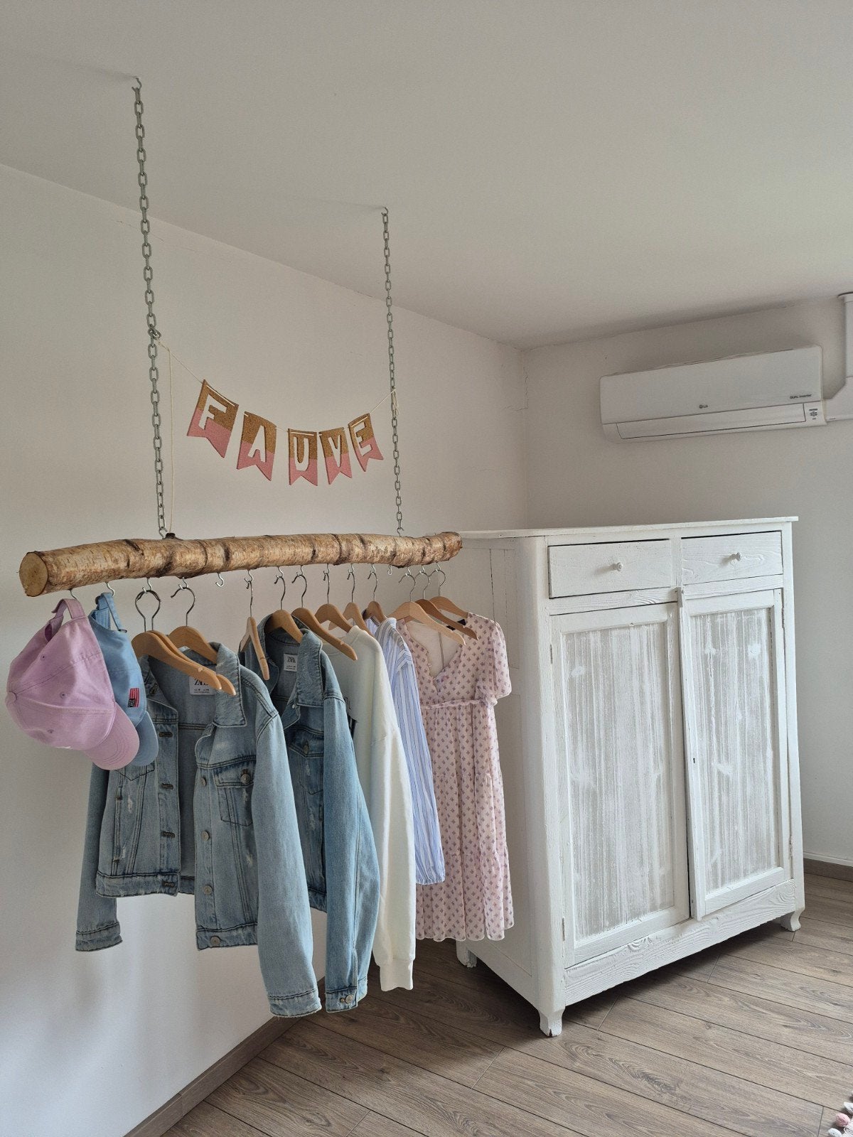 Kast + kleerhanger, Ophalen