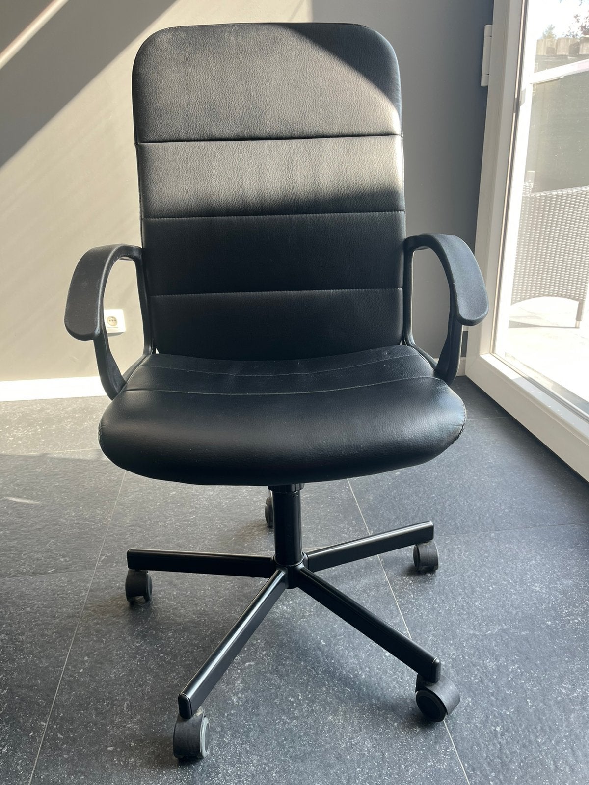 Zwarte bureaustoel, Enlèvement, Utilisé, Noir, Chaise de bureau