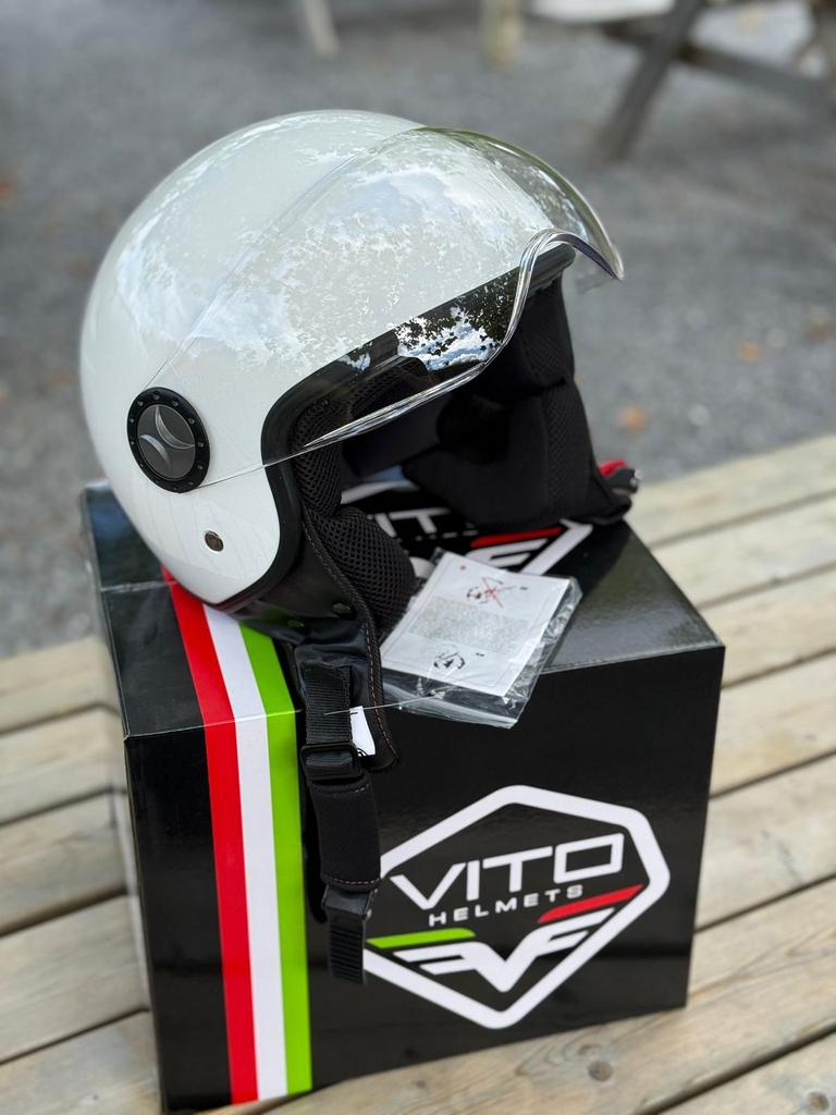 Nieuwe helm (verschillende maten), Fietsen en Brommers, Brommerhelmen, Nieuw, Ophalen