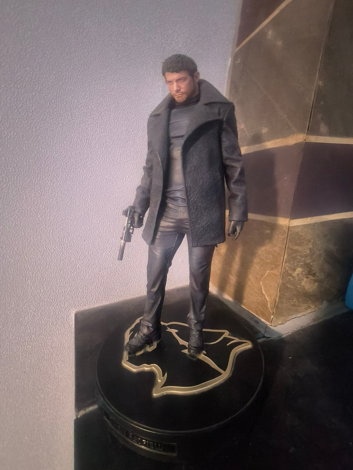 Chris Redfield RE Village statue, Ophalen of Verzenden, Zo goed als nieuw, Mens