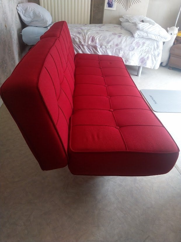 Rode zetel te koop - ideaal voor op kot!, Maison & Meubles, Canapés | Salons, Synthétique, Enlèvement, Utilisé, Modern