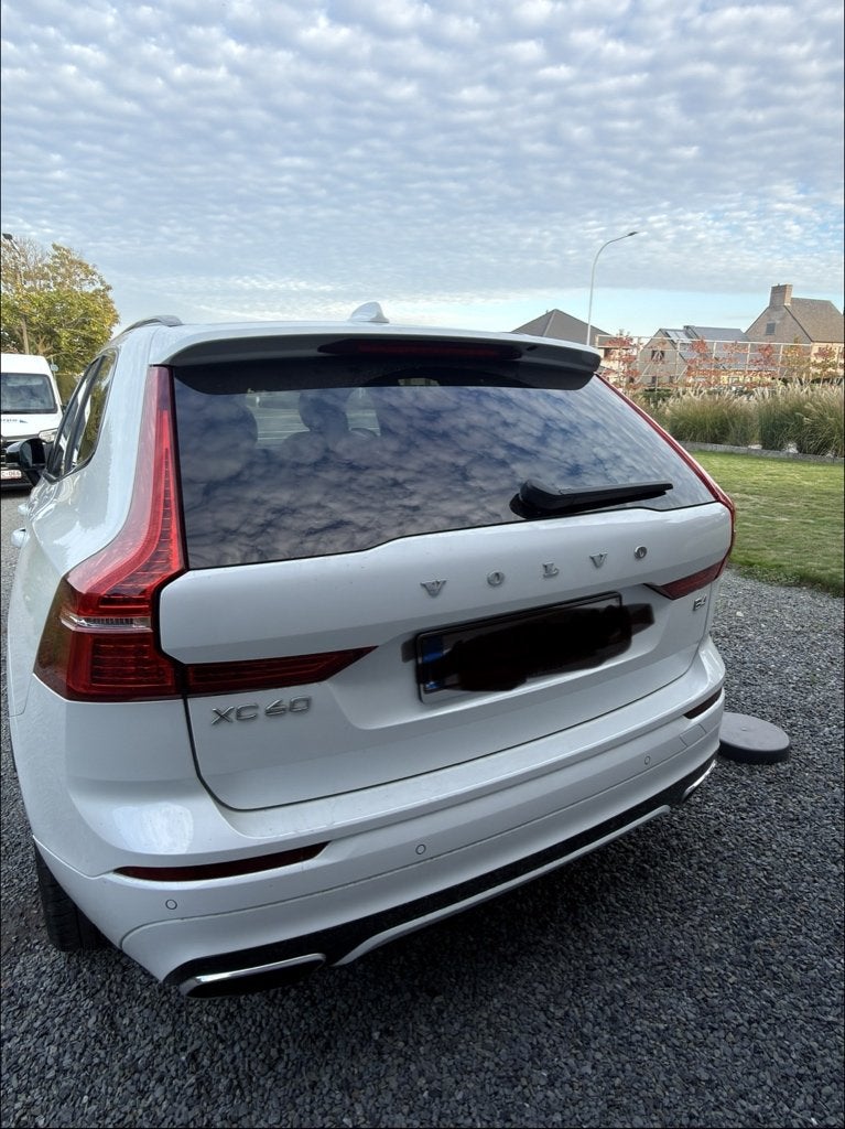 Volvo Xc60 B4 R-Design, Auto's, Dealer onderhouden, 4 cilinders, Overige brandstoffen, Wit