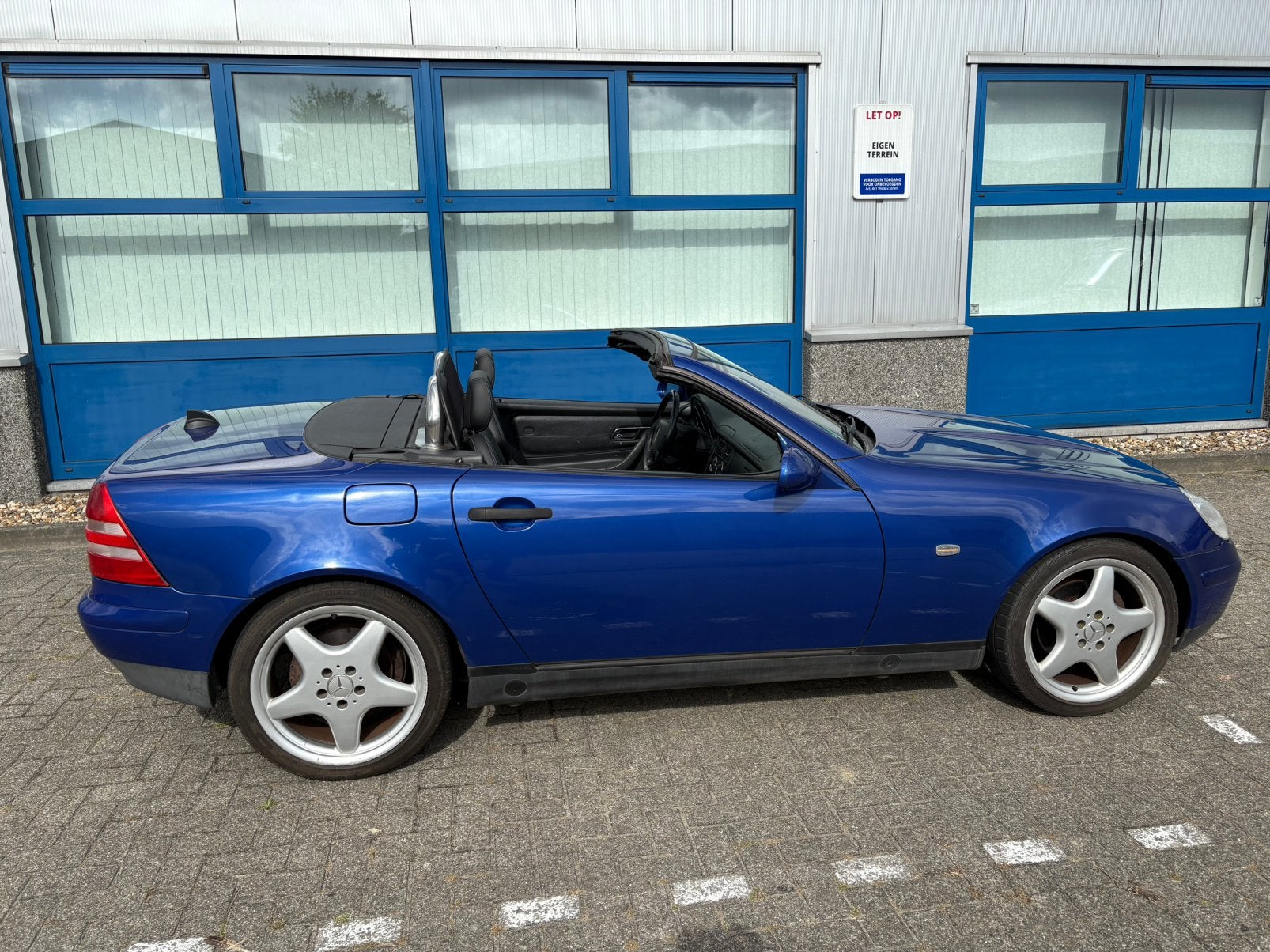 Mercedes Benz SLK 2000 automaat 1999, Auto's, Mercedes-Benz, Automaat, Achterwielaandrijving, Zwart, 4 cilinders